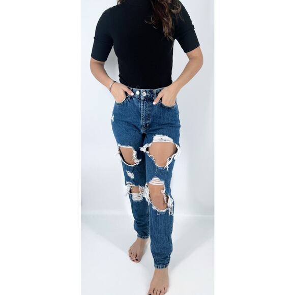 BDG High-Waisted Mom Jean Destroyed Medium Wash Size 26 - Picture 1 of 3